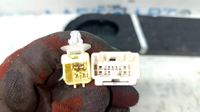 Направляющая сидения 2-го ряда заднего правого внутренняя Toyota Sienna 21-26 под электро