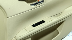 Обшивка двери карточка передняя правая Lexus ES300h ES350 13-15 беж с беж вставкой кожа, подлокотник беж кожа, молдинг под дерево глянец, с управление стеклоподъемника, с накладкой