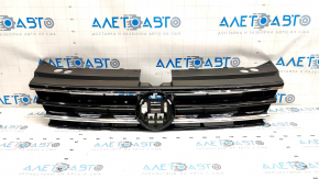 Решетка радиатора grill VW Tiguan 18-21 без эмблемы, под радар, 2 хром 1 черн полоски