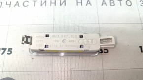 Плафон освещения передний правый Audi E-Tron 19-23 надломан