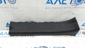 Накладка порога внутренняя задняя правая Nissan Murano z52 17-24 черная, 3 полоски, потерта