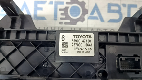 Управление климат-контролем Toyota Prius V 12-14 царапины на стекле