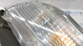 Поворотник левый Toyota Prius V 12-14 дорест, песок, трещина в стекле