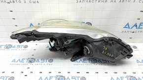 Фара передняя левая Toyota Prius V 12-14, дорест, галоген, под полировку