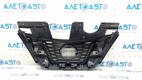 Решетка радиатора grill Nissan Rogue 17-20 без камеры, под радар, под круглую эмблему, japan built, сломано крепление