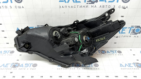 Фара передняя правая Toyota Prius V 12-14, дорест, галоген, под полировку