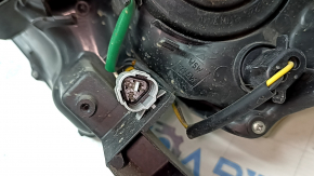 Фара передняя правая Toyota Prius V 12-14, дорест, галоген, под полировку