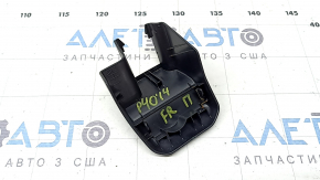Заглушка салазки пассажирского сидения передняя правая Toyota Prius V 12-17 черная