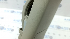 Накладка центральной консоли задняя Toyota Prius V 12-14 бежевая, с подстаканниками, царапины, сломан подстаканник