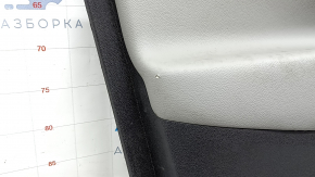 Обшивка двери карточка передняя левая Chevrolet Equinox 18-24 черная, подлокотник кожа серый, отсутствует управление стеклоподъемником, под химчистку, надорвана