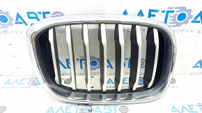 Решетка радиатора grill правая BMW X3 G01 18-21 ноздря, хром обрамление+ серая решетка, сломано крепление, песок