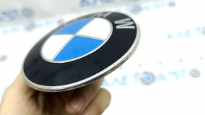 Эмблема капота BMW X3 G01 18-24 полез лак