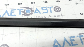 Молдинг дверь-стекло центральный задний правый Hyundai Tucson 22-26 черный, выгорел