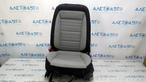 Водительское сидение Chevrolet Equinox 22-24 без airbag, механич, ткань комбинированное черно-серое, под химчистку, отрезана фишка