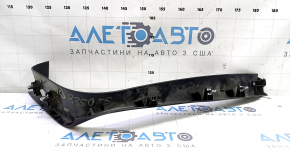 Обшивка двери багажника правая Jeep Patriot 11-17 черная, царапина, потертость