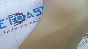 Обшивка двери багажника верхняя Lexus RX350 RX450h 10-15 бежевая, примята, потертость, побелел пластик