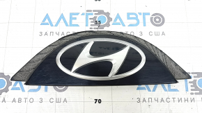 Эмблема значок двери багажника Hyundai Tucson 22-26 царапины