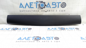 Обшивка двери багажника верхняя Lexus CT200h 11-17 черная, потертость