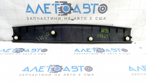 Обшивка двери багажника верхняя Lexus CT200h 11-17 черная, потертость
