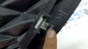 Решетка радиатора grill Kia Niro 20-22 HEV, PHEV черный глянец с хром молдингом, надломаны крепления, царапины, песок