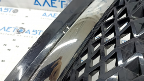 Решетка радиатора grill Kia Niro 20-22 HEV, PHEV черный глянец с хром молдингом, надломаны крепления, царапины, песок