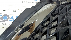 Решетка радиатора grill Kia Niro 20-22 HEV, PHEV черный глянец с хром молдингом, надломаны крепления, царапины, песок