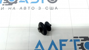 Отбойник двери багажника нижний правый Kia Niro 17-22 на кузове