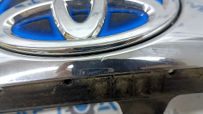 Решетка радиатора grill со значком Toyota Camry v50 12-14 hybrid usa LE, вздулся хром, песок, без уплотнителя