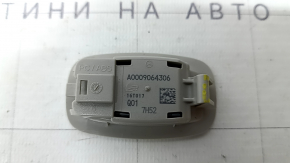 Плафон освещения передний правый Mercedes C-class W205 15-21 серый, тип 2, трещина в креплении