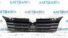 Решетка радиатора grill VW Tiguan 18-21 без эмблемы, 3 хром полоски, сверху черный глянец, песок