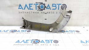Обшивка двери багажника правая Toyota Prius V 12-17 светло-серая, потертость