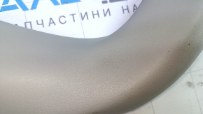 Обшивка двери багажника правая Toyota Prius V 12-17 светло-серая, потертость