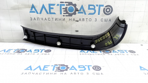 Обшивка двери багажника правая Toyota Prius 50 16-18 черная, под шторку, сколы