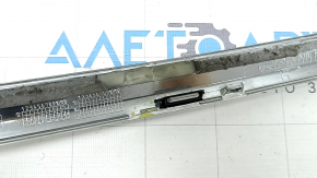 Молдинг крышки багажника Mercedes C-class W205 15-21 хром, сломаны крепления, в краске, царапины