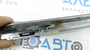 Молдинг крышки багажника Mercedes C-class W205 15-21 хром, сломаны крепления, в краске, царапины