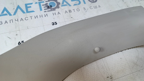Обшивка двери багажника левая Nissan Leaf 13-17 серая, царапины, побелел пластик