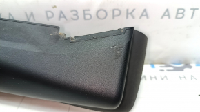 Накладка фонаря внутреннего двери багажника правая Polestar 2 21-25 затертость