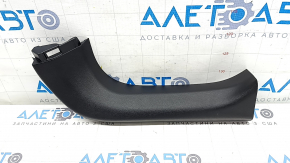 Обшивка двери багажника правая Toyota Rav4 19-24 черная, потертости
