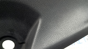 Накладка центральной стойки нижняя левая Toyota Rav4 19-24 черная, царапины