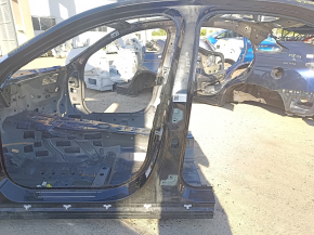 Стойка кузова центральная левая Mercedes C-class W205 15-21 на кузове, тычка