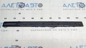 Накладка порога передняя левая внешняя Polestar 2 21-25 хром, царапины