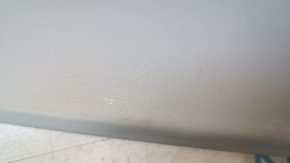 Обшивка двери багажника верхняя Nissan Murano z52 15-24 серая, царапины, побелел пластик