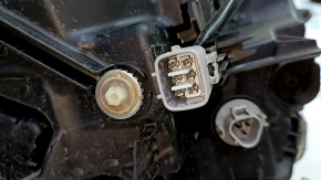 Фара передняя левая Toyota Prius 50 16-18 LED