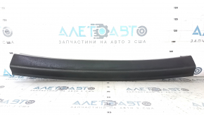 Обшивка двери багажника верхняя Nissan Pathfinder 13-20 черная, царапина, затертость