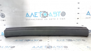 Обшивка двери багажника верхняя Nissan Pathfinder 13-20 черная, царапины