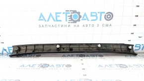 Обшивка двери багажника верхняя Toyota Prius 50 16-22 черная, царапины, тычки