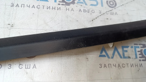 Обшивка двери багажника верхняя Toyota Prius 50 16-22 черная, царапины, тычки