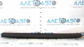 Обшивка двери багажника верхняя Toyota Sequoia 08-16 черная, царапина, вздулся пластик