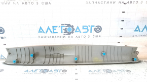 Обшивка двери багажника верхняя Toyota Sienna 11-14 серая, царапины, тычки, побелел пластик