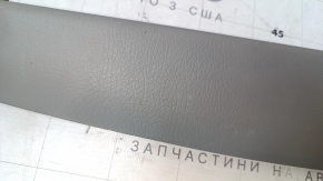 Обшивка двери багажника верхняя Kia Sorento 14-15 рест, серая, царапины